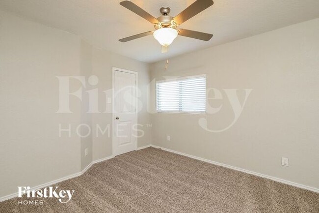 Building Photo - 10407 Queensland Way