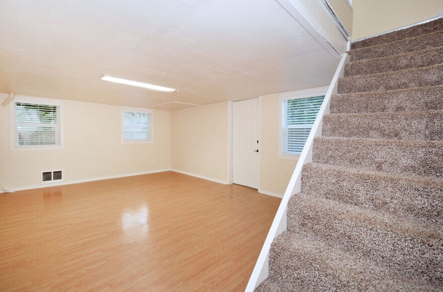 Building Photo - 11240 SW Barbur Blvd