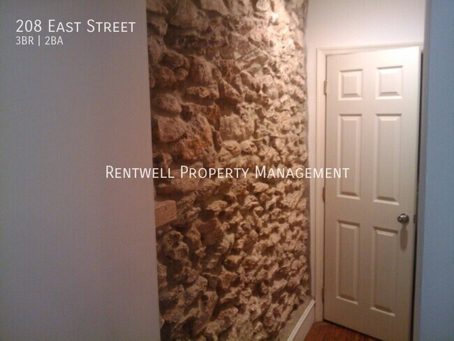 Building Photo - 208 East St