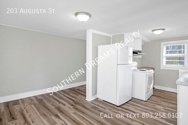 Building Photo - 203 Augusta St
