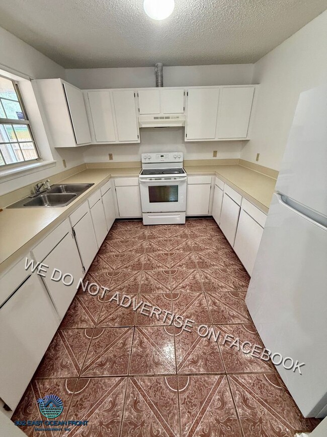 Building Photo - Lovely 4 Bedroom 2 Bathroom now available for rent!