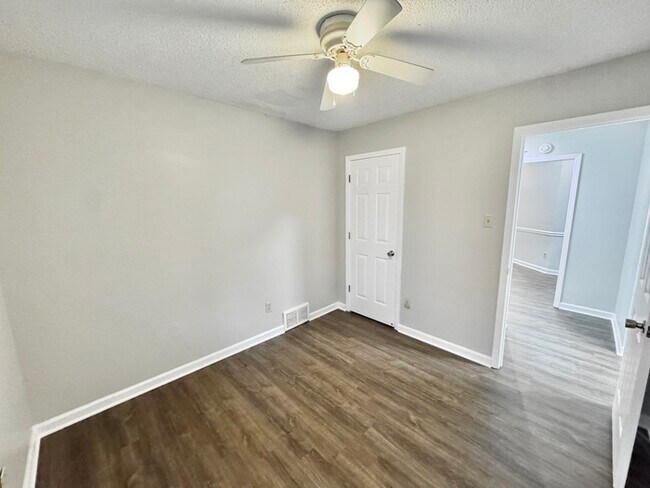 Building Photo - 7359 Peppermill Ln