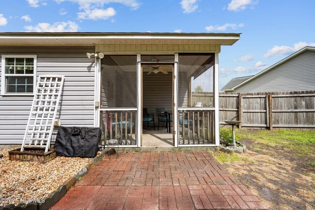 Building Photo - 1006 Hollyfield Ct