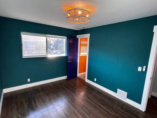 Building Photo - 1157 Manzanita Dr