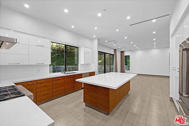 Building Photo - 11200 Dona Lola Dr