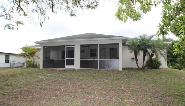 Building Photo - 5300 Seagrape Dr
