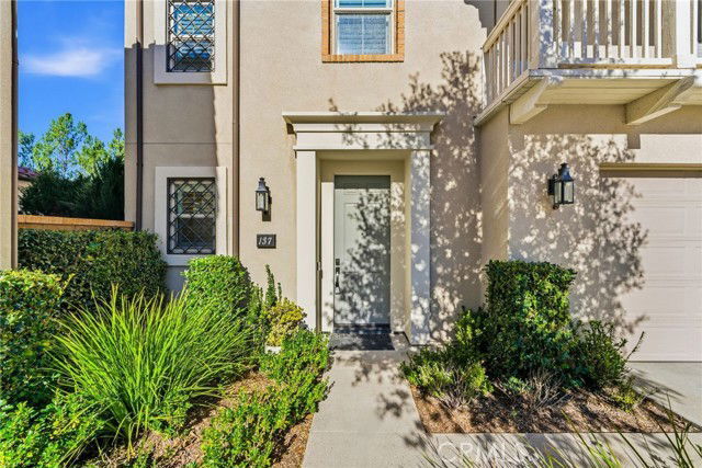 Building Photo - 137 Halo