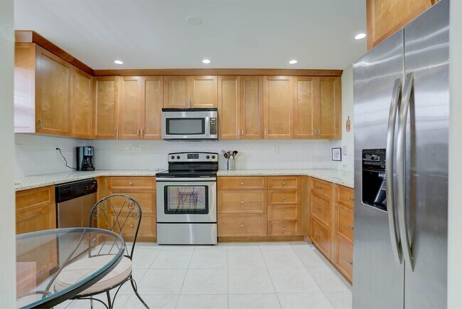 Building Photo - 300 N Hwy A1A