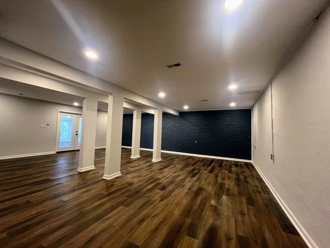 Building Photo - 2211 Linde St NW