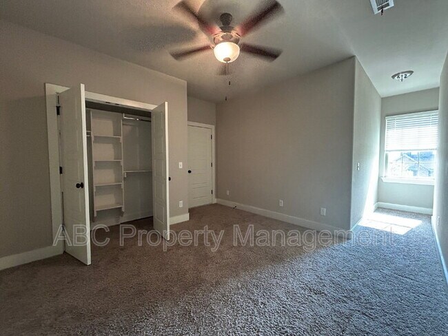 Building Photo - 3101 SW Warberry Ave