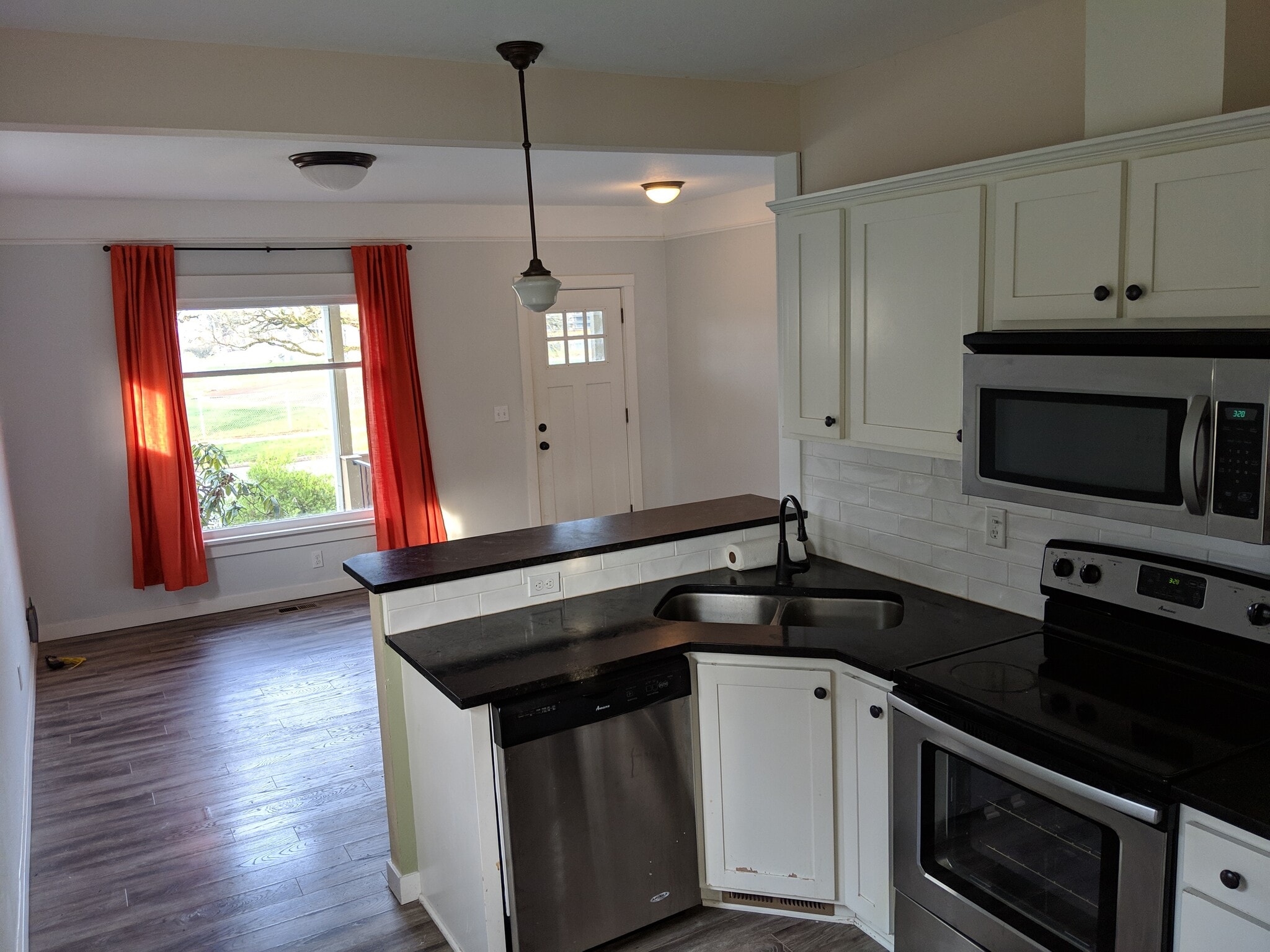 Kitchen/Living - 7138 N Central St
