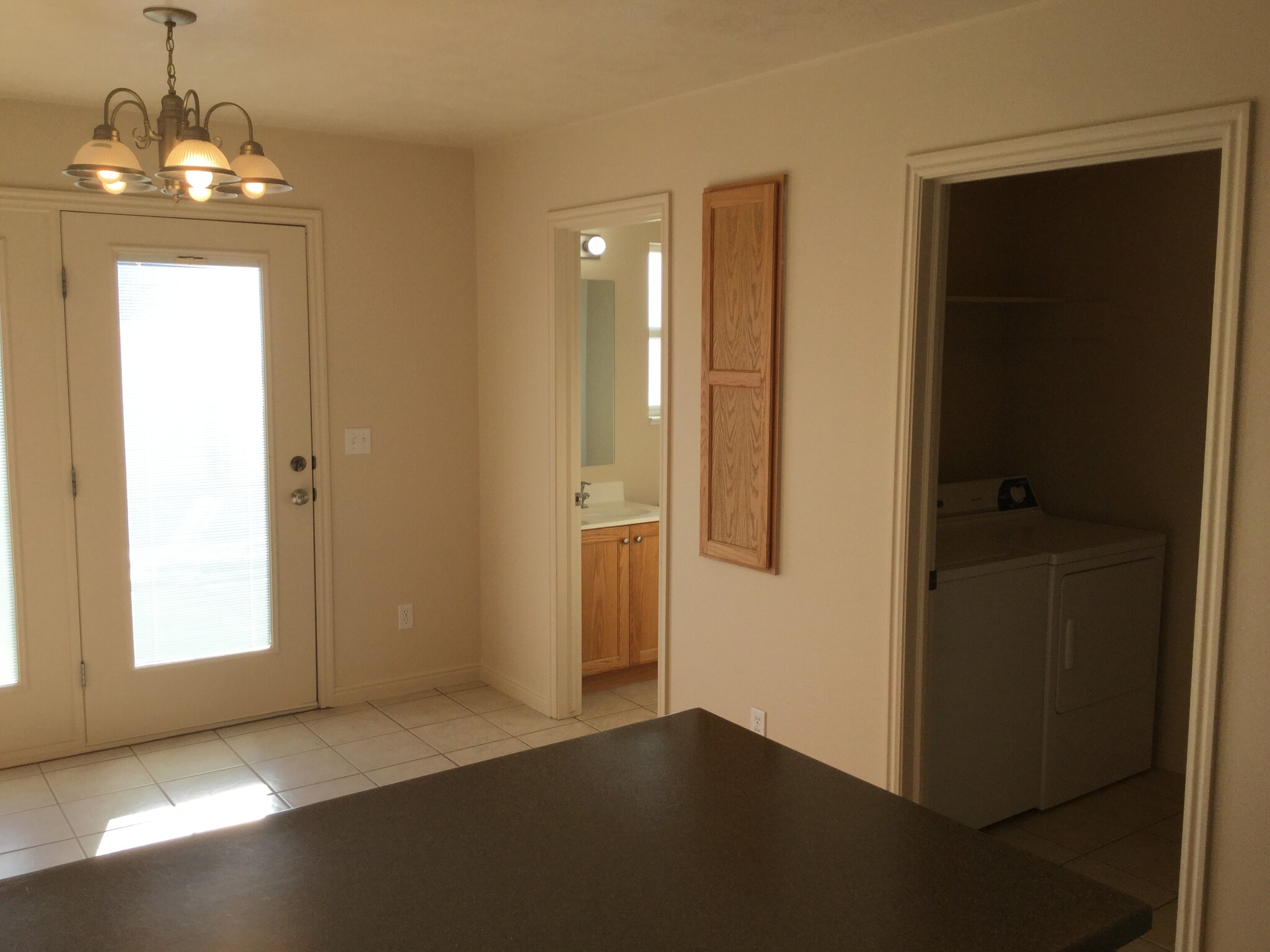 Building Photo - 479 Raven Way