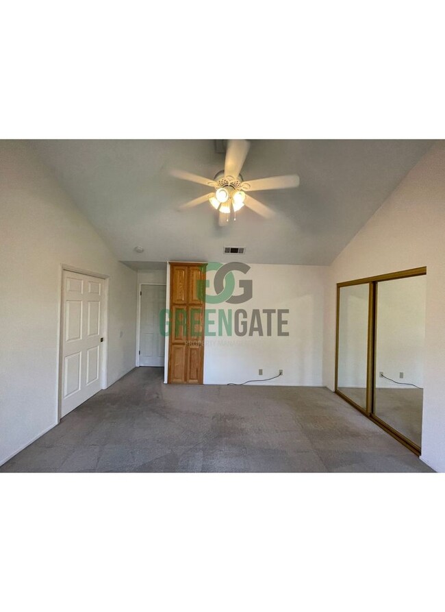 Building Photo - Beautiful 3 BEDROOM 2 BATH HOME IN MODESTO...