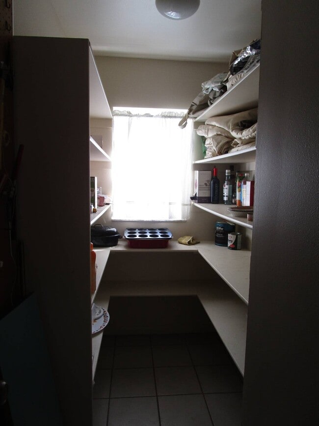 Building Photo - 2641 Greenacre Dr