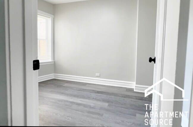 Building Photo - 2937 N Fairfield Ave