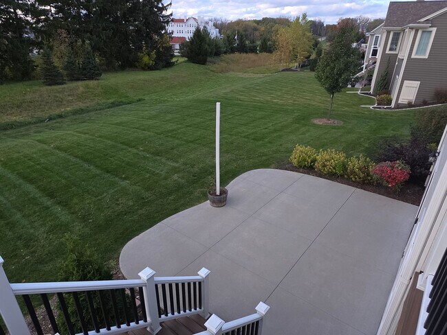 Building Photo - W239N3743 River Birch Ct