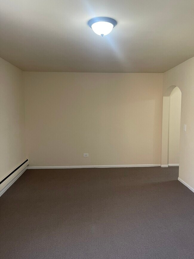 Building Photo - 3217 W Diversey Ave