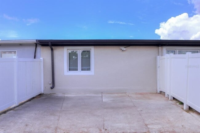 Building Photo - 8541 Briar Grove Cir