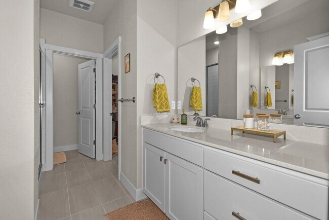 Building Photo - 6826 School House Dr