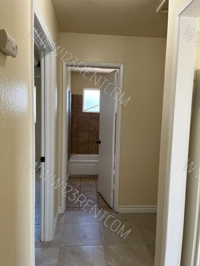 Building Photo - WEST LANCASTER 2BD/1BTH DUPLEX w/ BACKYARD