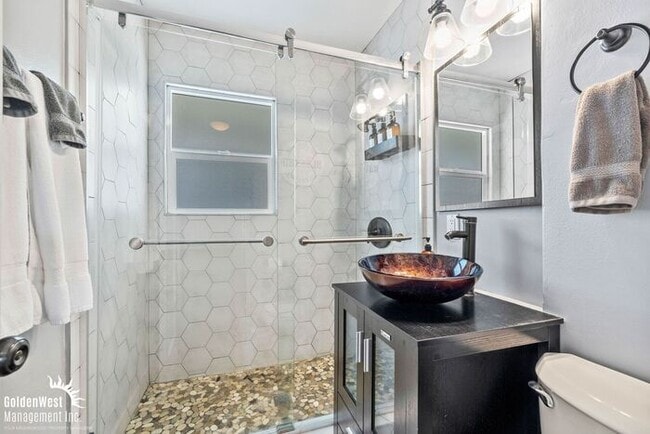 Building Photo - Modern 2Bdm 1Ba Upstairs Unit in North Park!