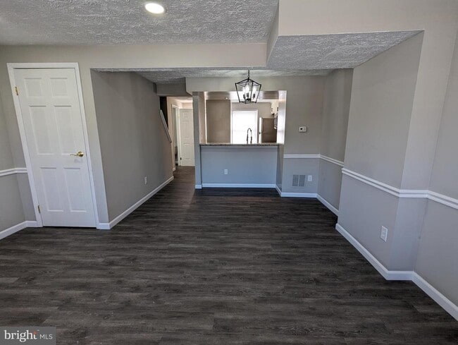 Building Photo - 1680 Thenia Pl