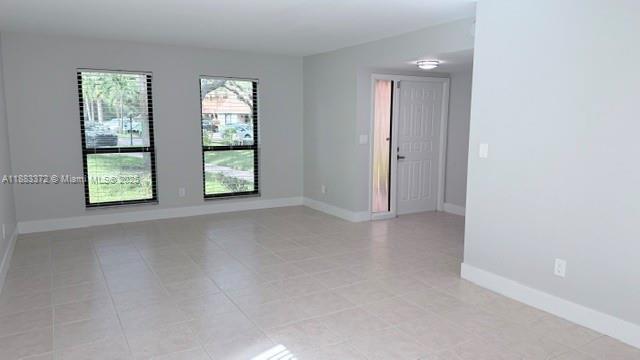 Building Photo - 811 Sandtree Dr