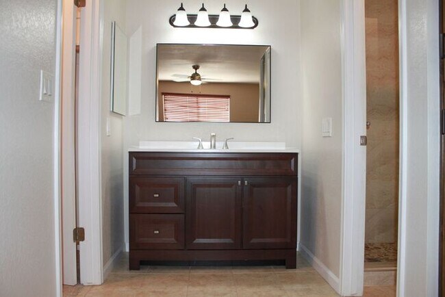 Building Photo - Awesome Mesa Location! Recker and Brown