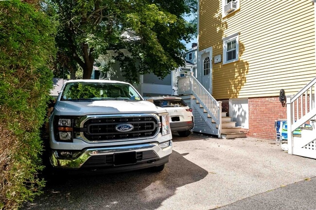 Building Photo - 46 Dennett St