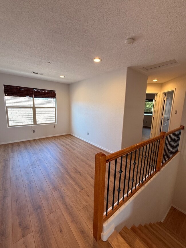 Building Photo - 2148 Vista de Colinas Dr SE