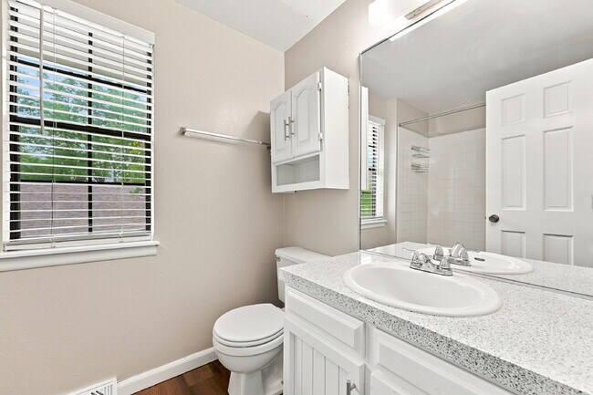Building Photo - $2,940.95 - 3 bed 2.5 bath Home in Centennial with Central AC, and Great Backyard Space!
