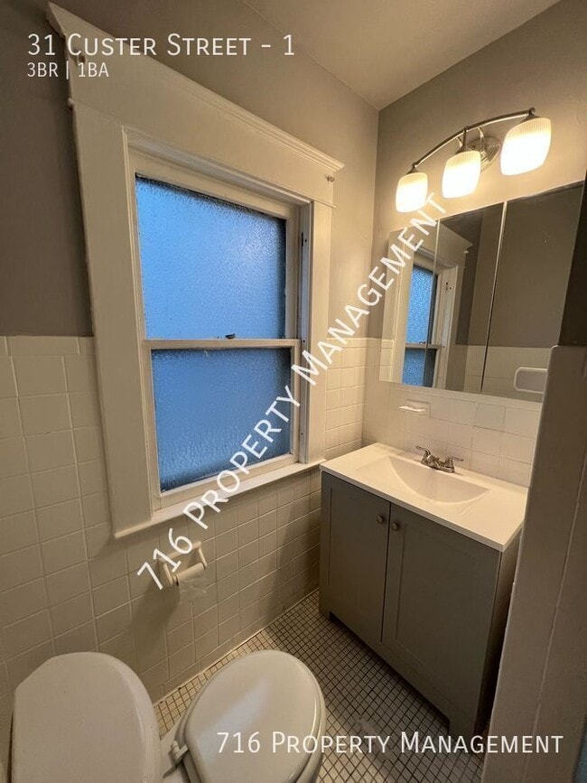 Building Photo - 31 Custer St