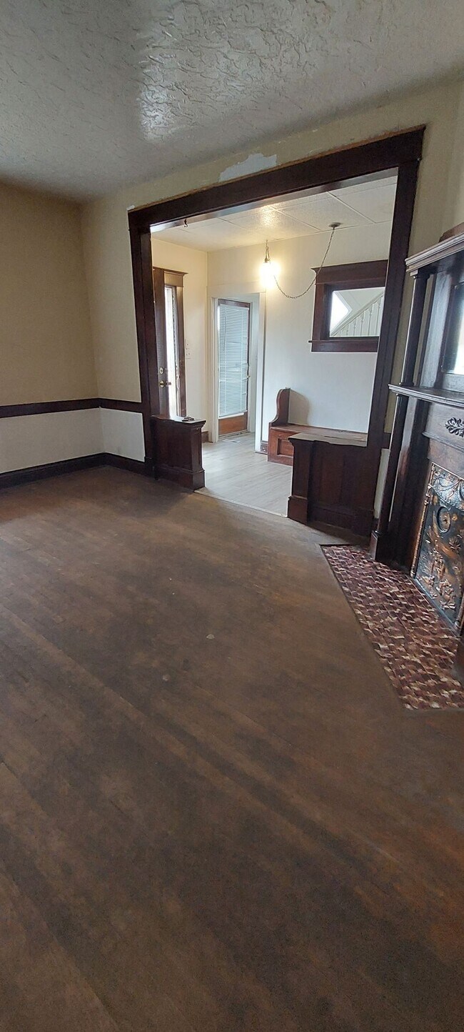 Building Photo - (1614 8th Ave)