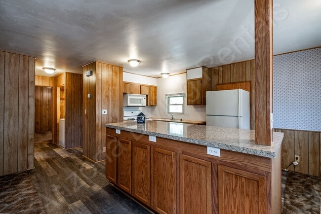 Building Photo - MOVE IN SPECIAL, $475 OFF FIRST MONTH