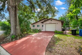 Building Photo - Home For Rent in St Petersburg!