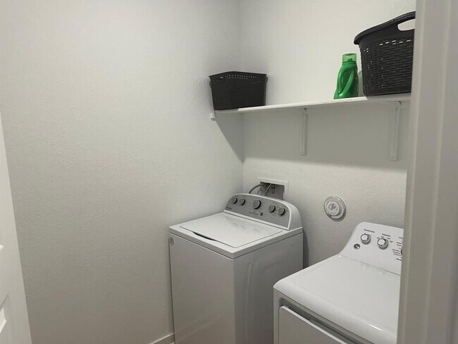 Building Photo - 421 Peace Pipe Way