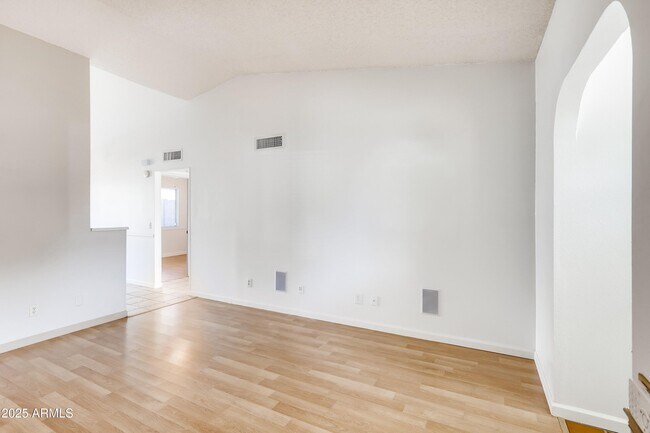 Building Photo - 510 E Sequoia Dr