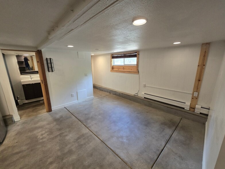 Building Photo - 403 23rd St