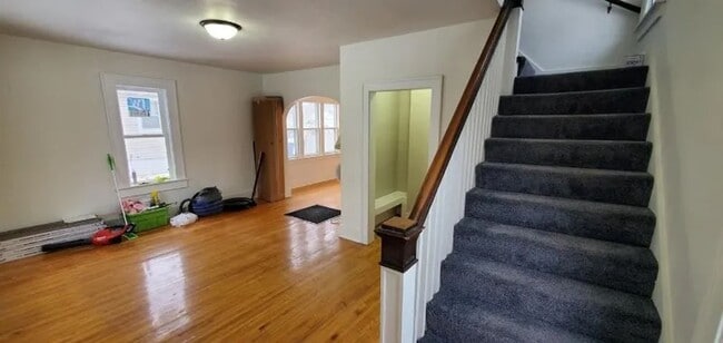 Building Photo - Charming 2 Bedroom, 1.5 Bathroom Home for ...