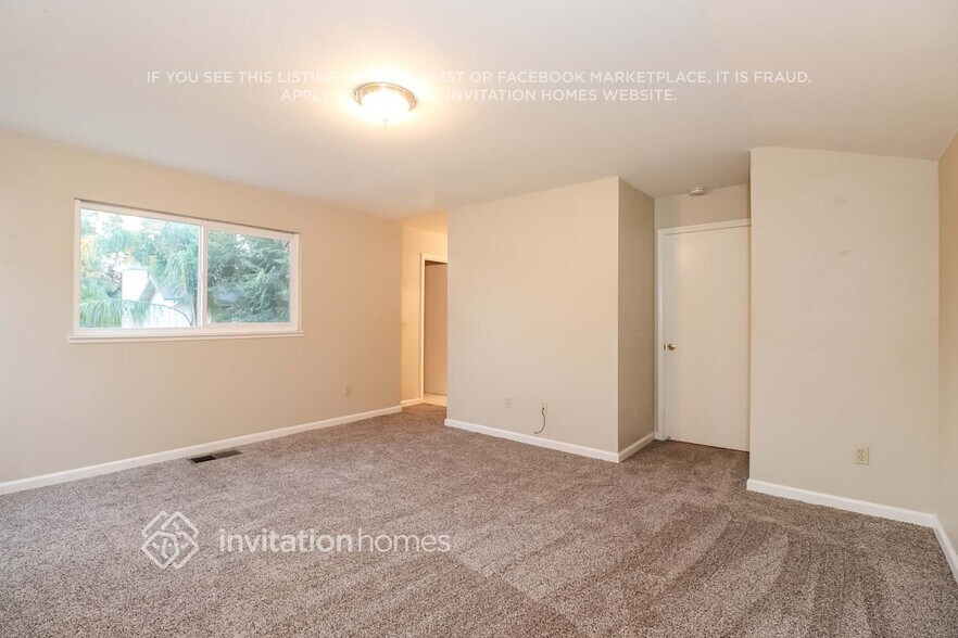 Building Photo - 710 E Jonquil Dr