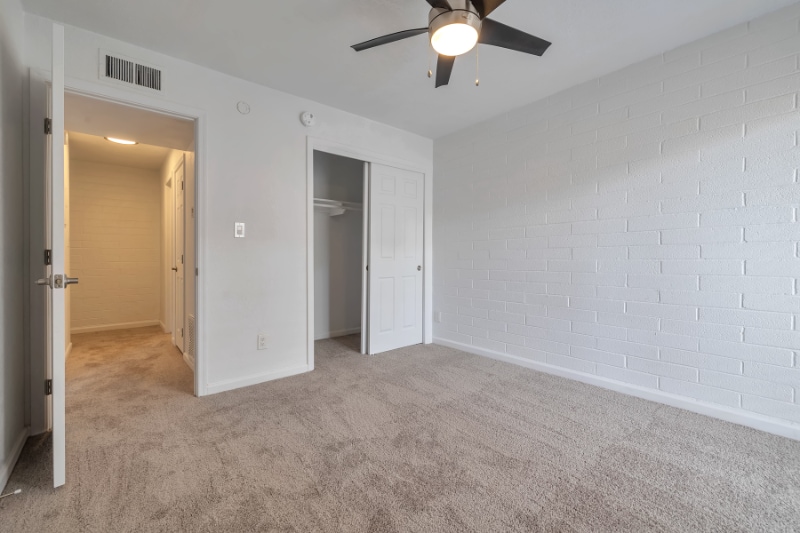 Building Photo - 1815 W Tuckey Ln