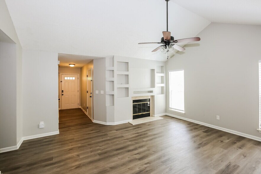 Building Photo - 8620 Warwick Crest Ln