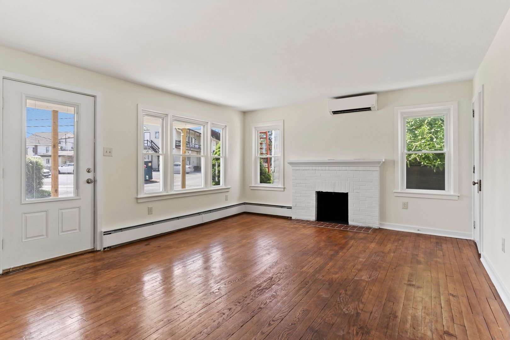 Building Photo - 20 Laurel St