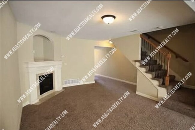 Building Photo - Spacious 3 Bedroom/2.5 Bath Townhome in Platte City-Available NOW!!