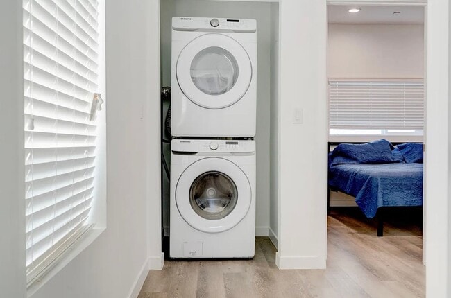 Building Photo - 1875 W 20th St