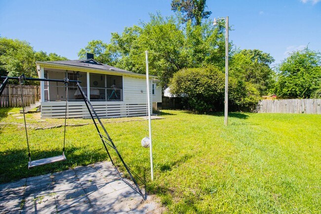 Building Photo - Adorable 3BR Rosewood Rental with Dreamy Porch & Fenced Yard!