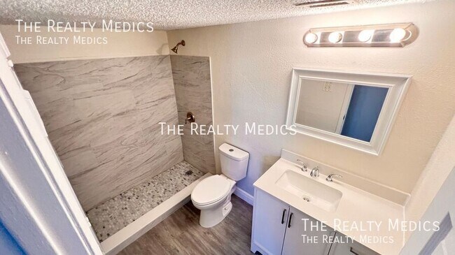 Building Photo - 3700 Idlebrook Cir