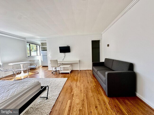 Building Photo - 5112 MacArthur Blvd NW