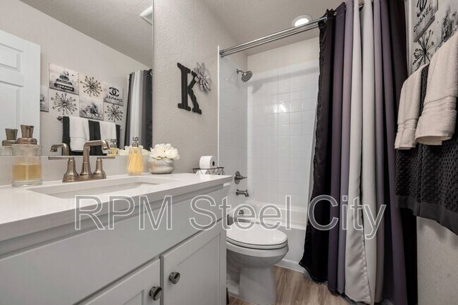 Building Photo - 1905 Manassa St