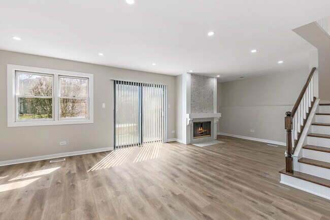 Building Photo - 2155 College Dr